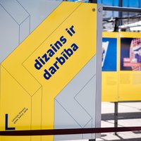 Foto: Stacijas laukumā atklāta Latvijas Dizaina gada balvas darbu izstāde
