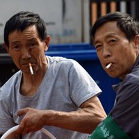 Pekinā stājies spēkā aizliegums smēķēt publiskās vietās