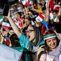 Футбольная революция в Иране: женщин впервые в XXI веке пустили на стадион