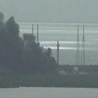 Pirms raķetes palaišanas kosmosa centrā ASV nogrand sprādziens