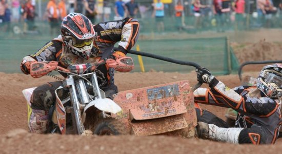 Baksa/Stupeļa ekipāža uzvar pasaules čempionāta motokrosā blakusvāģiem posma kvalifikācijā