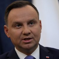 Nobalsojušo aptauja: Polijas prezidenta vēlēšanu pirmajā kārtā vadībā Duda
