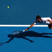Federers atspēlē septiņas mačbumbas un 15.reizi iekļūst Austrālijas čempionāta pusfinālā
