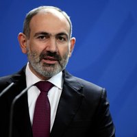 Pašinjans nākammēnes atkāpsies no Armēnijas premjera amata; paliks pienākumu izpildītājs līdz vēlēšanām