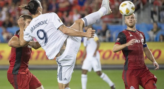 ВИДЕО: Ибрагимович фантастическим ударом забил пятисотый гол в карьере
