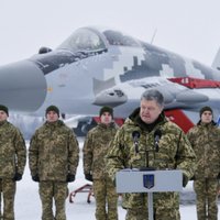 Porošenko: Krievija ap Ukrainu izvietojusi aptuveni 80 000 karavīru