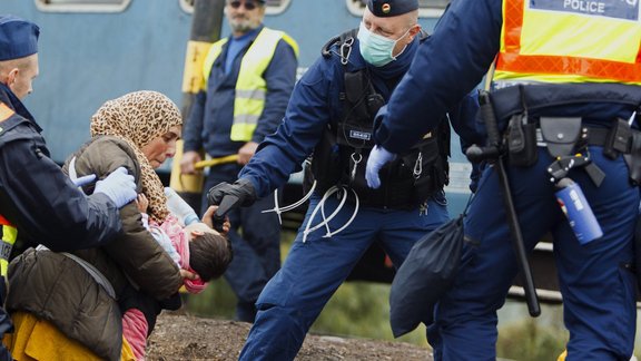 Ungārija slēdz robežu ar Horvātiju - 15