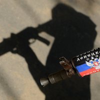 Amatpersona: Donbasā ar katru stundu pieaug Krievijas karavīru skaits
