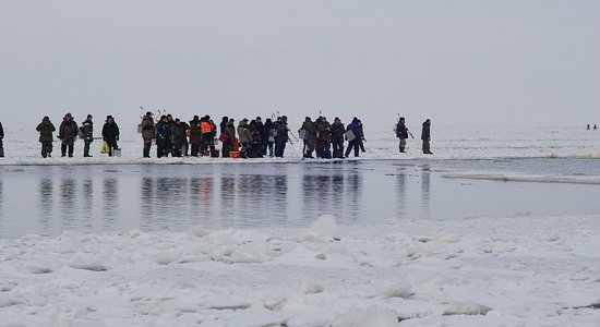 Video: Glābēji demonstrē – uz ledus joki mazi