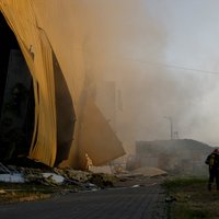 Krievijas raķete trāpījusi daudzdzīvokļu namam Ļvivā; seši bojāgājušie