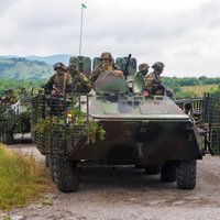 Mukačeves apkārtnē ar helikopteriem meklē 'Labējā sektora' kaujiniekus