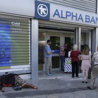 Grieķijā varētu slēgt divas no četrām lielākajām bankām