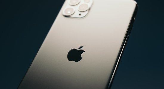 Apple позволит пользователям разблокировать iPhone, не снимая маски