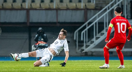 Ar retiem uzplaiksnījumiem nepietiek – Latvijas futbolisti turpina zaudēt UEFA Nāciju līgā