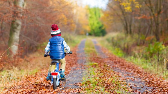 rudens bērns velosipēds lapkritis oktobris