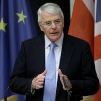 Lielbritānijas ekspremjers brīdina par imigrācijas pārlieku politizēšanu 'Brexit' debatēs