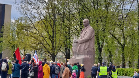 1. maija mītiņš pie Raiņa pieminekļa  - 1