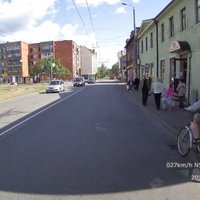 Video: Kā velosipēdistiem nevajadzētu braukt pa Rīgas ielām