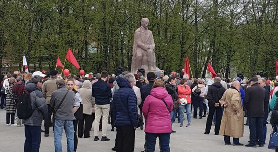 Starp 1. maija svinētājiem RPP pamanījusi arī neatļautu Krievijas slavēšanu