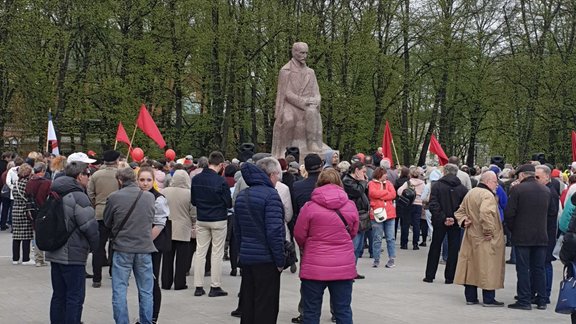 1. maija mītiņš pie Raiņa pieminekļa  - 8