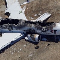 Video: Sanfrancisko lidostā avarē 'Boeing 777'; divi bojā gājušie