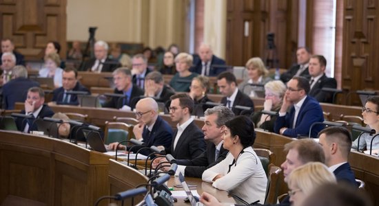 Protesti rītā, sēde līdz vakaram – Saeimas pirmie novadu reformas lēmumi