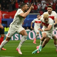 Divi aizsarga vārti ieved Turciju "Euro 2024" ceturtdaļfinālā, liekot punktu Pelnrušķītes stāstam