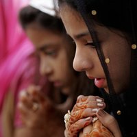 Десятилетняя индийская девочка родила после запрета суда на аборт