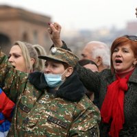 Армения: Родственники военопленных пошли штурмом на Минобороны