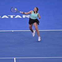 Ostapenko piedzīvo sāpīgu zaudējumu Dohas WTA turnīra dubultspēļu finālā