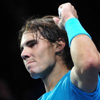 Video: Nadals trīs reizes pēc kārtas teicami uzņem serves
