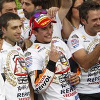 Markess kļūst par pirmo debitantu-pasaules čempionu 'MotoGP' klasē