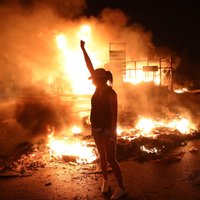 Foto: Pēc pauzes Covid-19 dēļ protesti atkal pārņem Libānas ielas