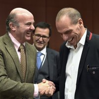 Eirozona piekrīt pagarināt Grieķijas glābšanas programmas termiņu