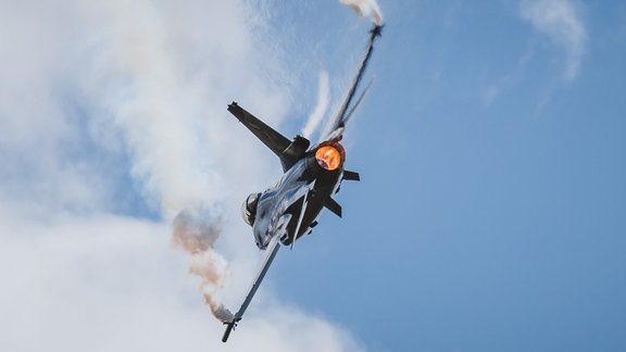 F-16