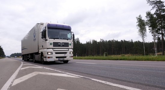 Baltkrievija ierobežo Polijas kravas automašīnu iebraukšanu