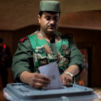 Sīrijā valdības kontrolētajos apgabalos notiek parlamenta vēlēšanas