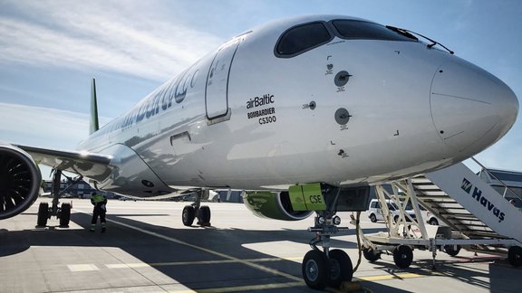 'airBaltic' saņem piekto 'Bombardier CS300'