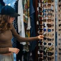 Modes saulesbrilles – aizsardzības vietā var iegūt sabeigtu redzi