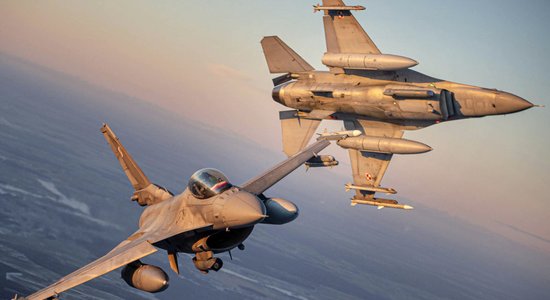 Slovākija no ASV sāk saņemt F-16 