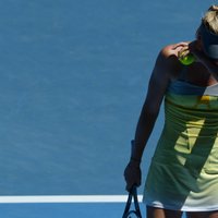 Шарапова терпит второе поражение кряду на итоговом турнире WTA