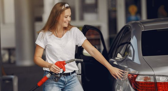 Degviela kļuvusi lētāka – vai uz ilgu laiku?
