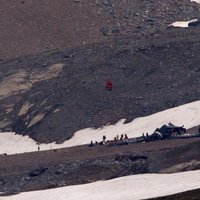 Šveices Alpos avarējusi antīka lidmašīna; 20 bojāgājušie