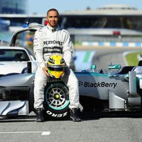 Barselonā 'Mercedes' formulām būs jauns krāsojums un izplūdes sistēma