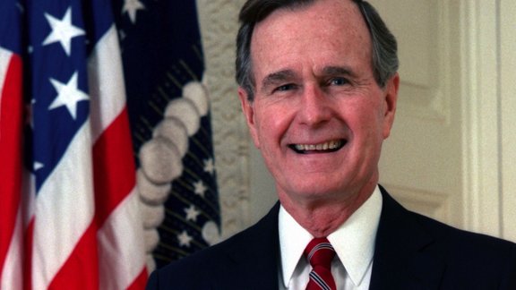 George_H._W._Bush,_President_of_the_United_States,_1989_official_portrait