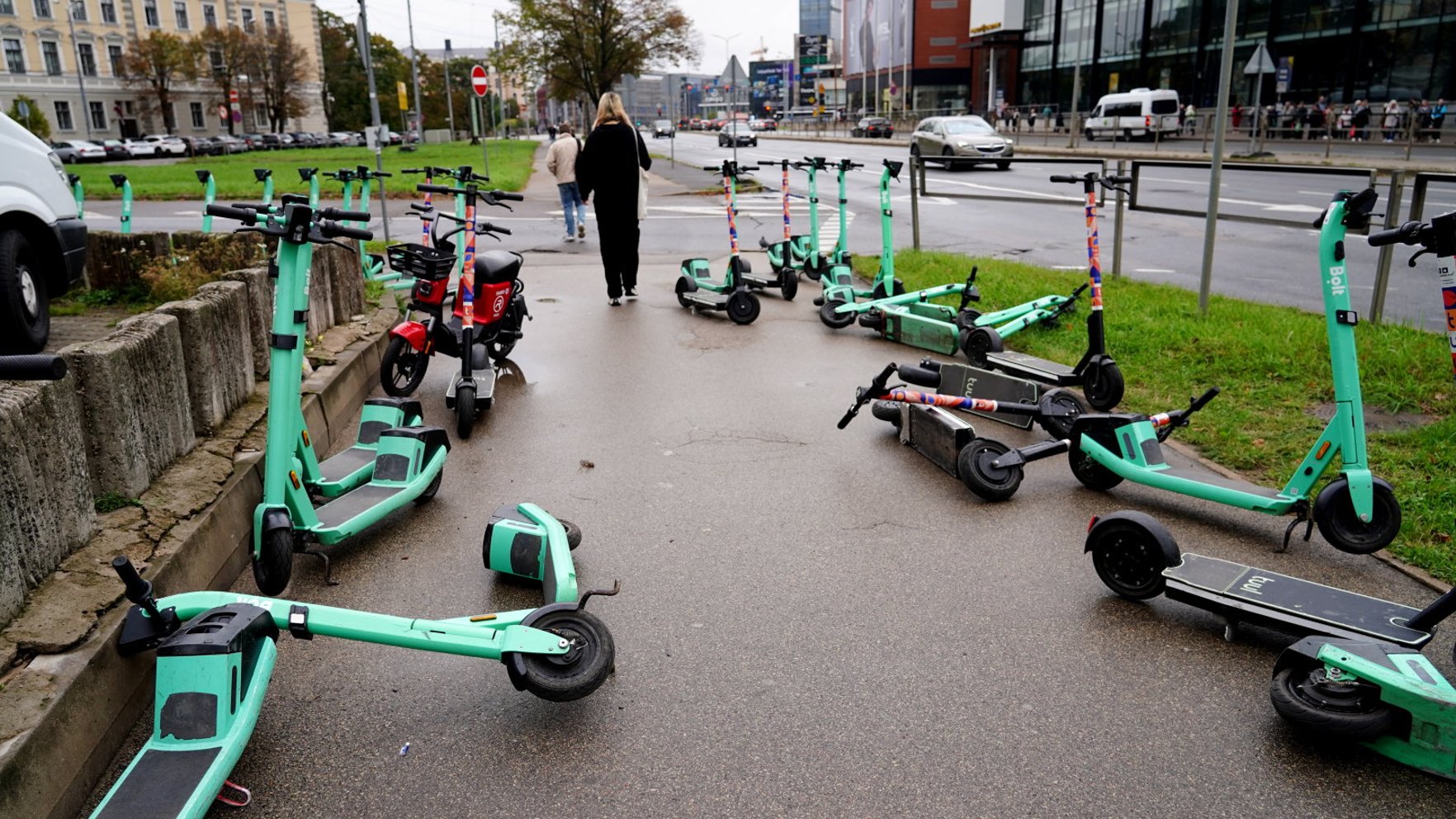 Sākoties siltajai sezonai, atgādina par elektroskrejriteņu lietošanas noteikumiem