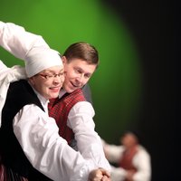 Foto: Rīgā dančus griež 35 deju kolektīvi no visas Latvijas