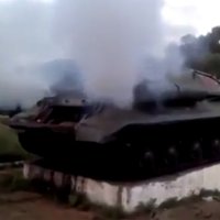 Video: Doņeckas separātisti iedarbinājuši tanku – pieminekli