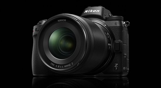 'Nikon' piesaka pilna kadra bezspoguļa kameras