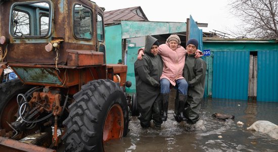 "Крупнейшее бедствие за 80 лет". Паводки в Казахстане подтопили тысячи домов, отрезаны десятки населенных пунктов